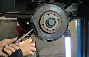 how to know when brakes or tires need replacement