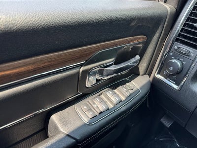 2017 RAM 1500 Laramie Crew Cab 4x4 5'7" Box