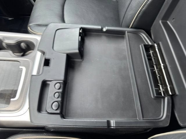 2017 RAM 1500 Limited Crew Cab 4x4 5'7" Box