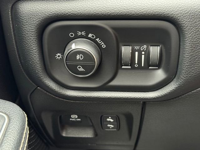 2022 RAM 1500 Laramie Crew Cab 4x4 5'7" Box