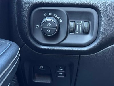 2022 RAM 1500 Laramie Crew Cab 4x4 6'4" Box