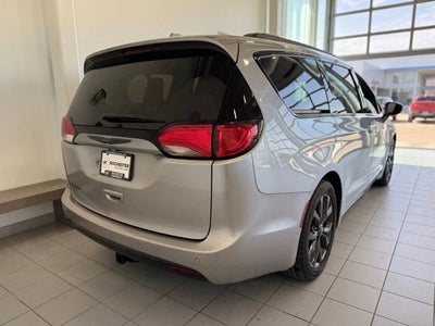 2020 Chrysler Pacifica Touring