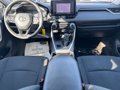 2020 Toyota RAV4 LE