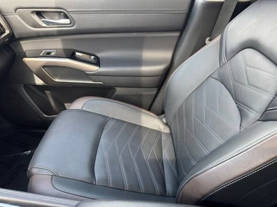 2025 Nissan Pathfinder Platinum 4WD