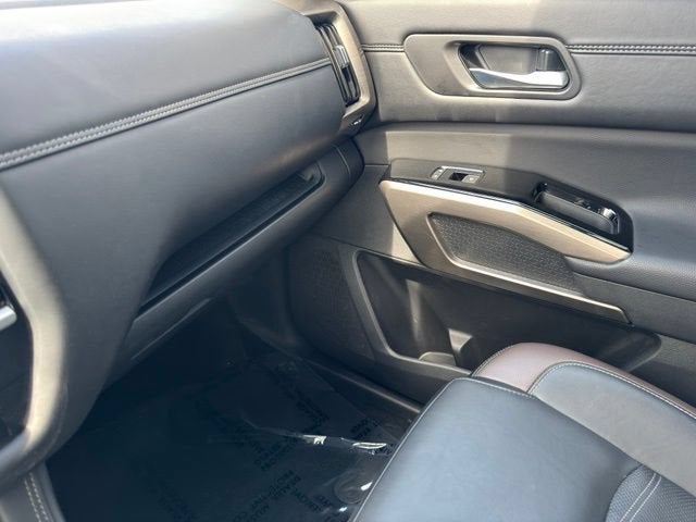 2025 Nissan Pathfinder Platinum 4WD