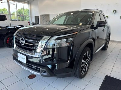 2025 Nissan Pathfinder Platinum 4WD