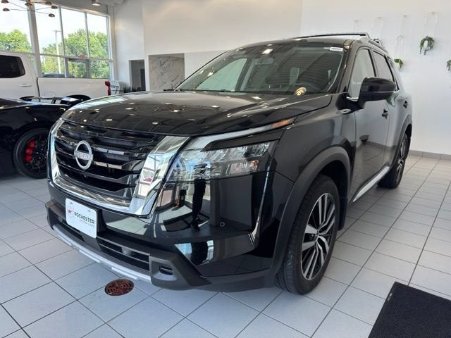 2025 Nissan Pathfinder Platinum 4WD