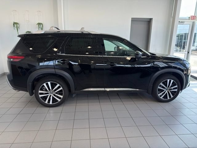 2025 Nissan Pathfinder Platinum 4WD