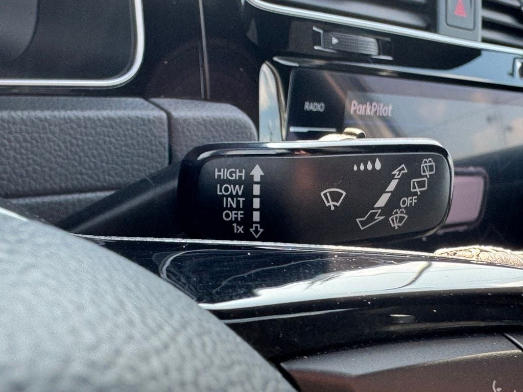 2019 Volkswagen Golf R DCC & Navigation 4Motion