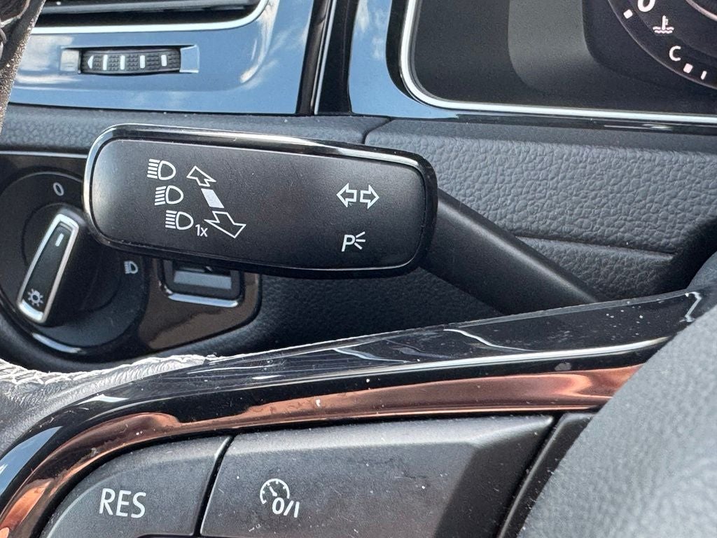 2019 Volkswagen Golf R DCC & Navigation 4Motion