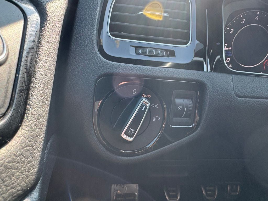 2019 Volkswagen Golf R DCC & Navigation 4Motion