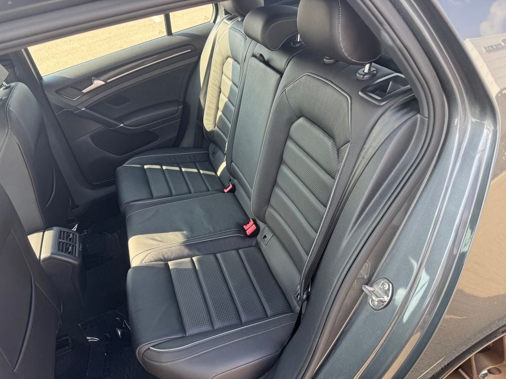 2019 Volkswagen Golf R DCC & Navigation 4Motion