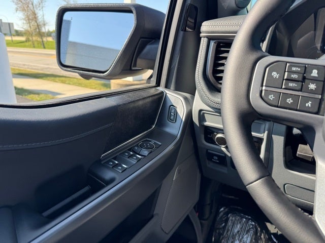 2025 Ford F-150 Lightning Flash w/ Heated Steering Wheel