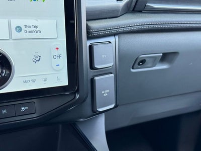 2025 Ford F-150 Lightning Flash w/ Extended Range Battery + Mobile Cord