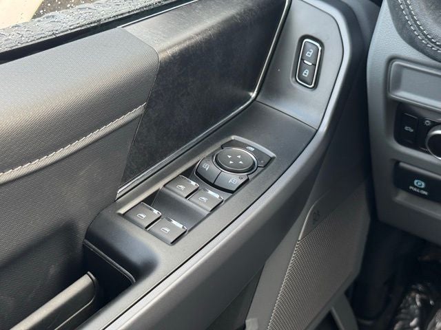 2025 Ford F-150 Lightning Flash w/ Mobile Power Cord + Heated Steering Wheel