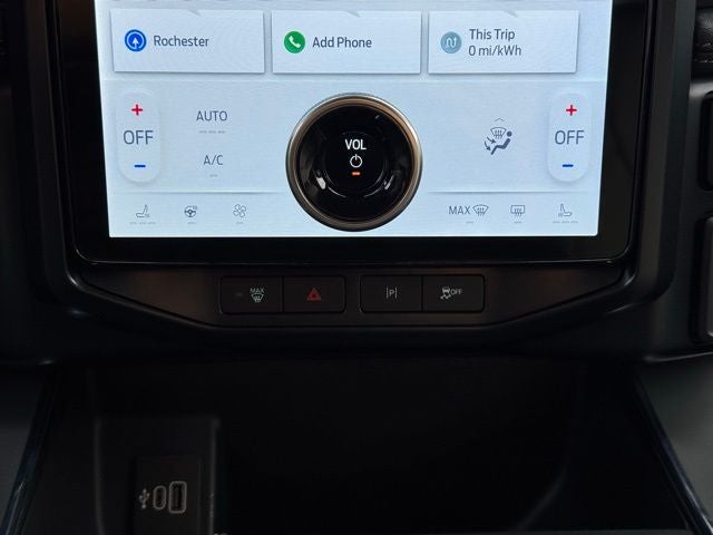 2025 Ford F-150 Lightning Flash w/ Mobile Power Cord + Heated Steering Wheel