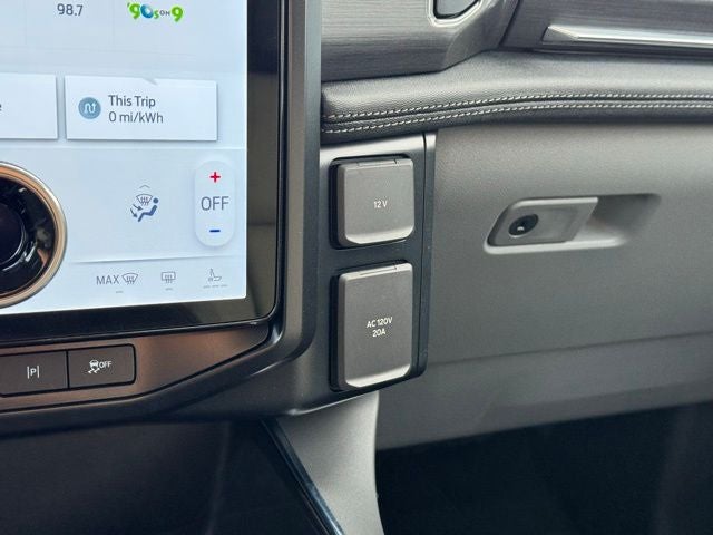 2025 Ford F-150 Lightning Flash w/ Mobile Power Cord + Heated Steering Wheel