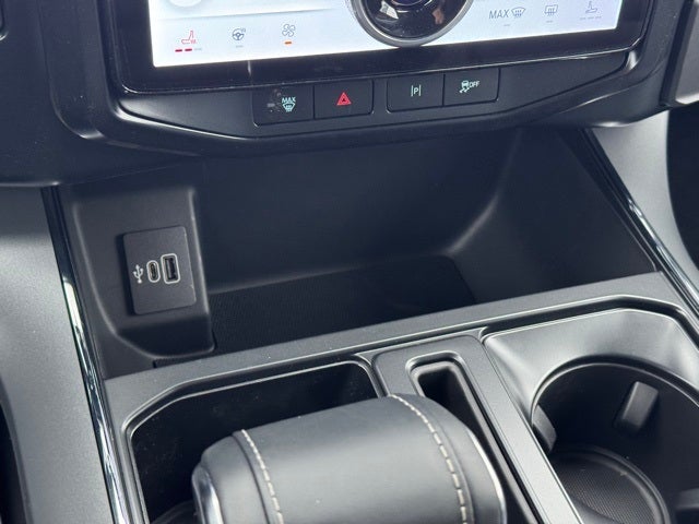 2025 Ford F-150 Lightning Flash w/9.6KW Pro Power Onboard + Max Tow