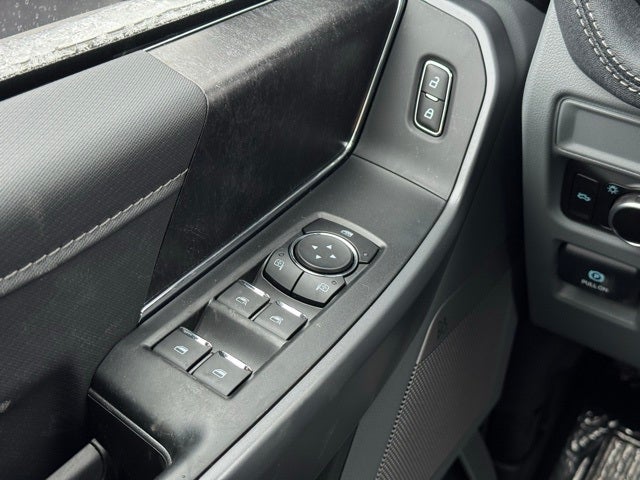 2025 Ford F-150 Lightning Flash w/9.6KW Pro Power Onboard + Max Tow