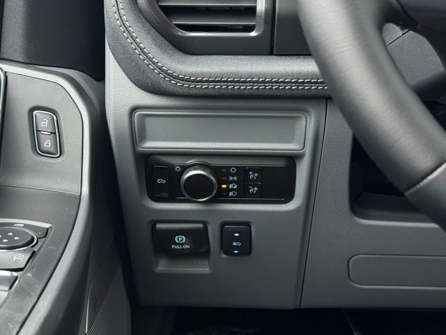 2025 Ford F-150 Lightning Flash w/9.6KW Pro Power Onboard + Max Tow