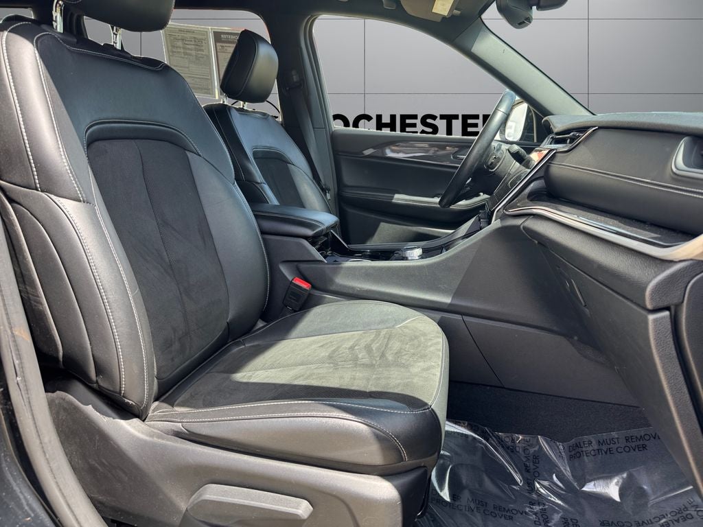 2022 Jeep Grand Cherokee L Altitude 4WD