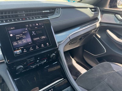 2022 Jeep Grand Cherokee L Altitude 4WD