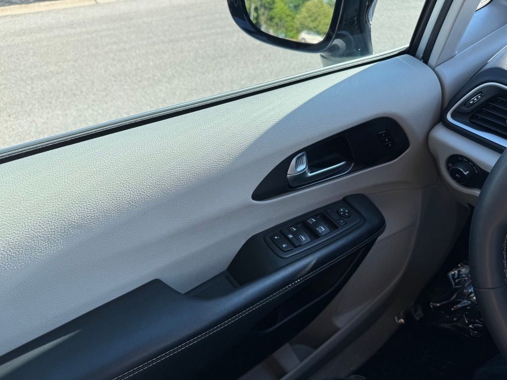 2024 Chrysler Pacifica Touring L FWD