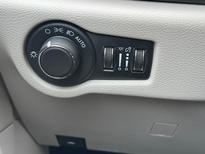 2024 Chrysler Voyager LX FWD