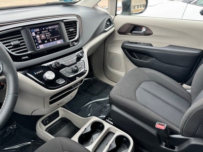 2023 Chrysler Voyager LX FWD