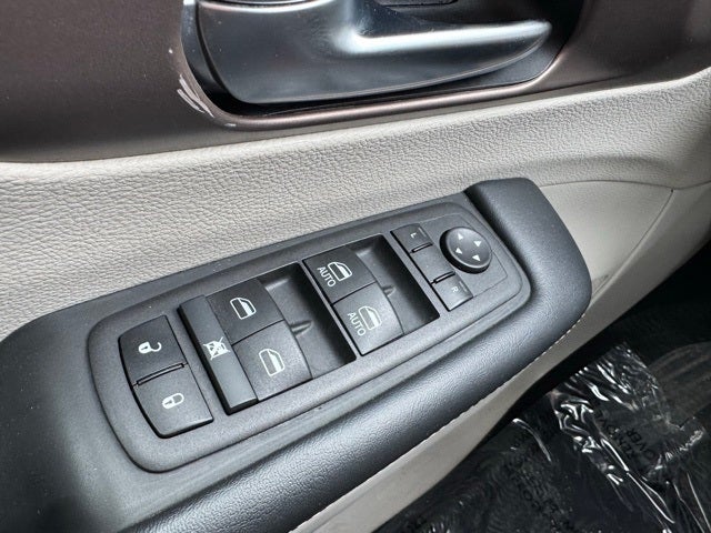 2023 Chrysler Voyager LX FWD