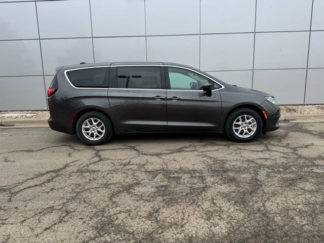 2023 Chrysler Voyager LX FWD