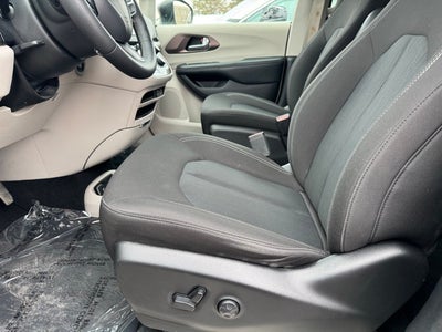 2023 Chrysler Voyager LX FWD