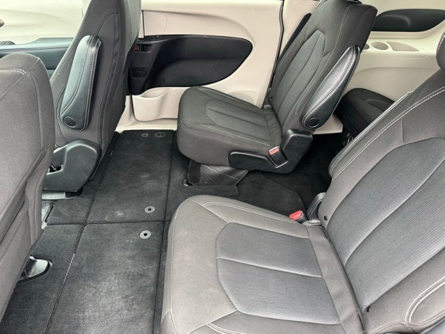 2023 Chrysler Voyager LX FWD