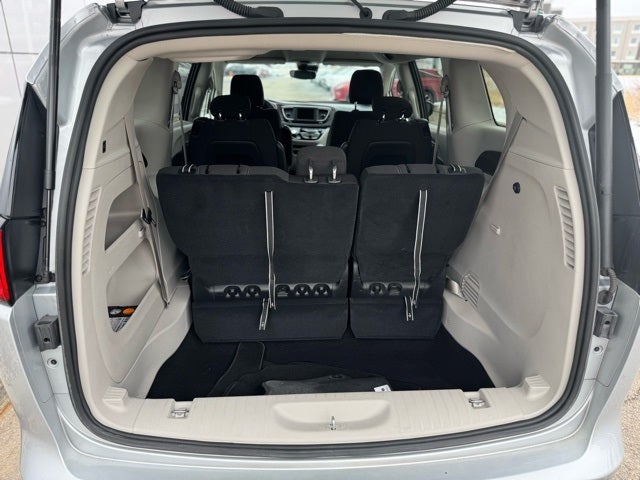 2023 Chrysler Voyager LX FWD