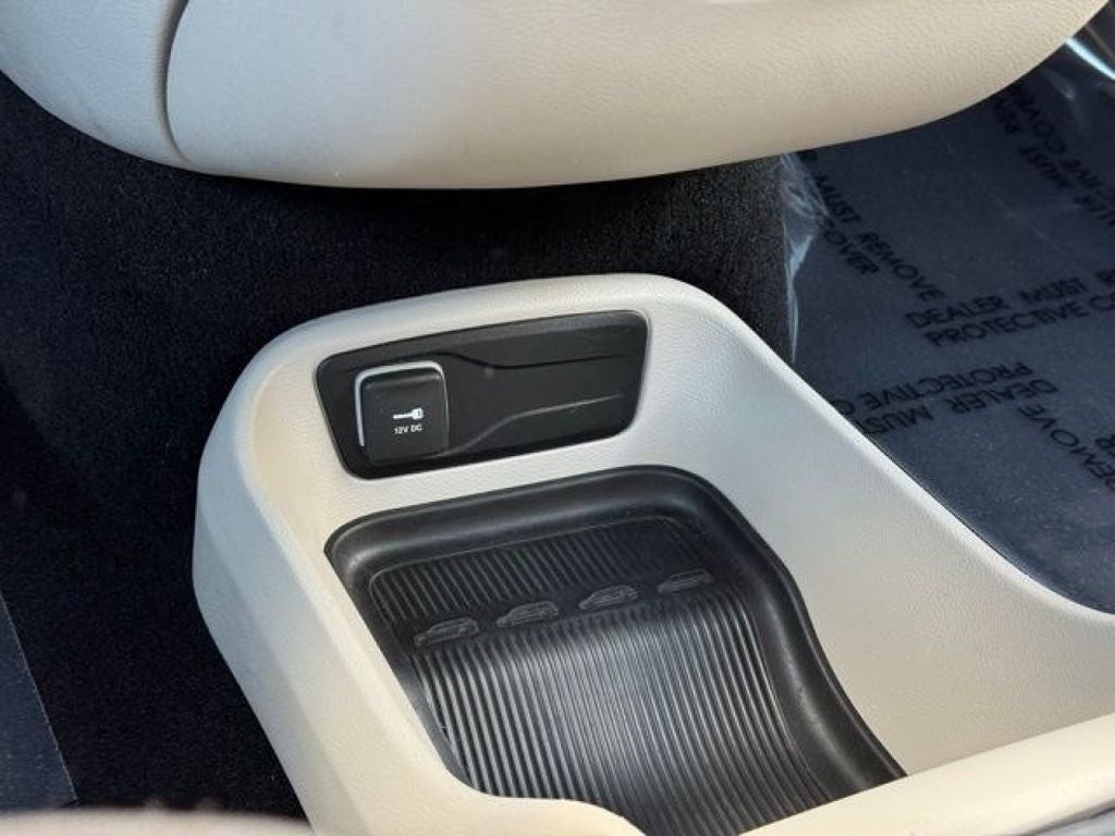 2023 Chrysler Voyager LX FWD