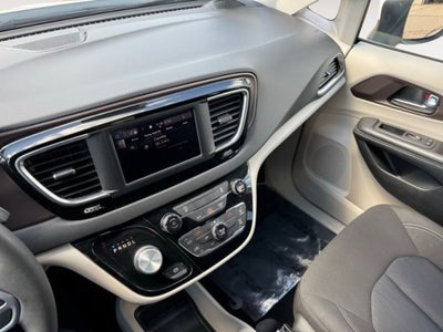 2023 Chrysler Voyager LX FWD