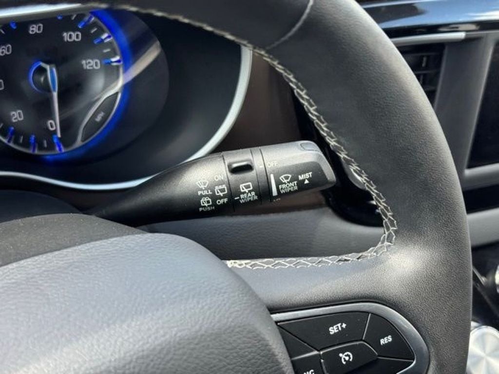 2023 Chrysler Voyager LX FWD