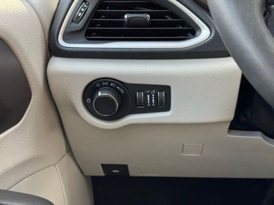 2023 Chrysler Voyager LX FWD