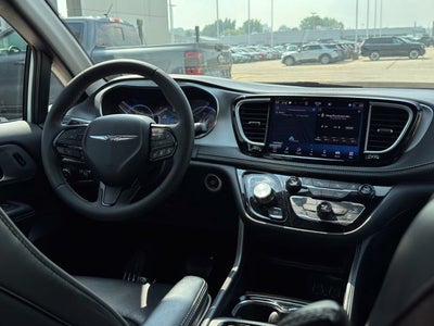 2025 Chrysler Pacifica Limited FWD