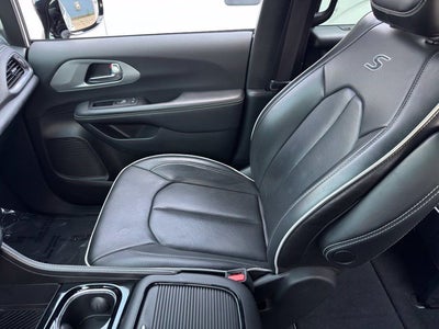 2025 Chrysler Pacifica Limited FWD