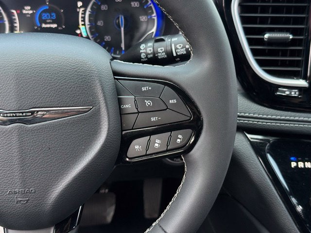 2025 Chrysler Pacifica Limited FWD