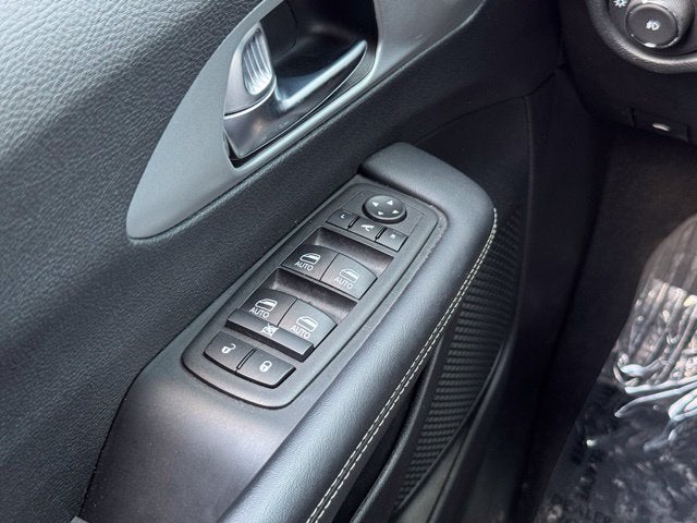 2025 Chrysler Pacifica Limited FWD