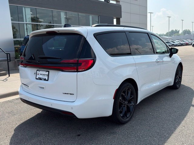 2025 Chrysler Pacifica Limited FWD