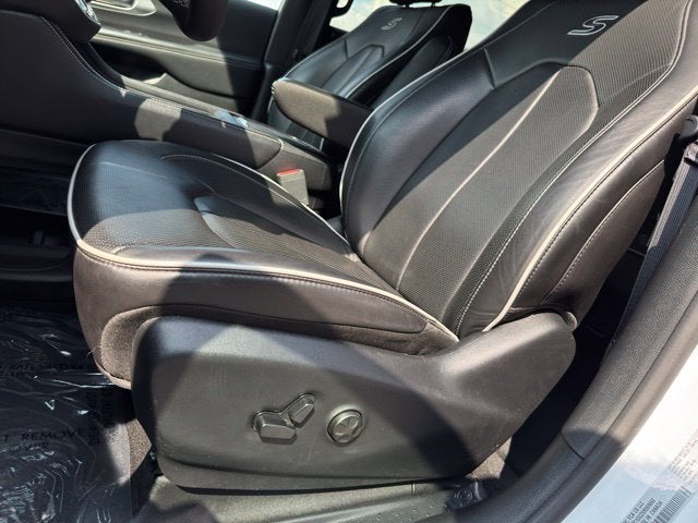2025 Chrysler Pacifica Limited FWD