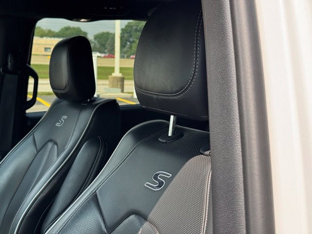 2025 Chrysler Pacifica Limited FWD