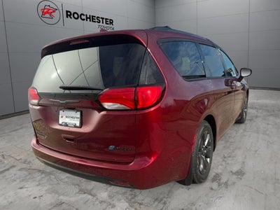 2020 Chrysler Pacifica Hybrid Limited FWD