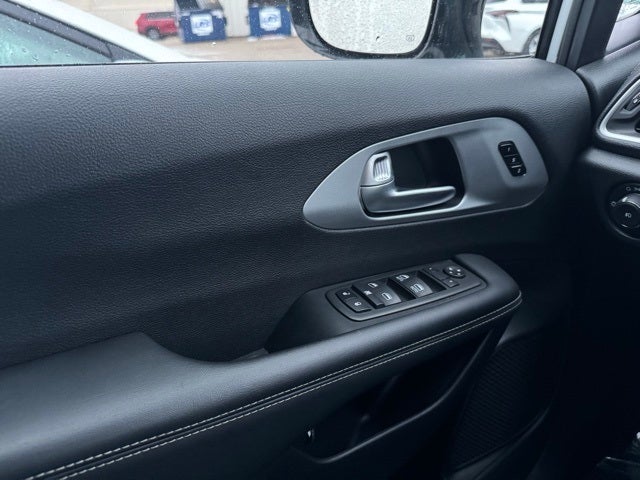 2024 Chrysler Pacifica Hybrid Select FWD