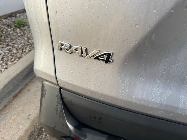 2021 Toyota RAV4 LE AWD