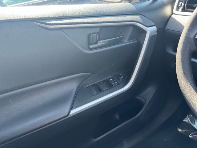 2020 Toyota RAV4 LE FWD