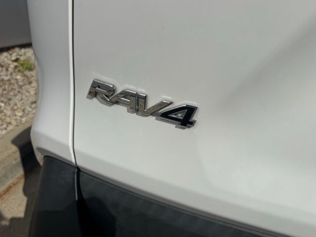 2020 Toyota RAV4 LE FWD